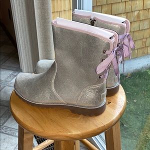 NWT Gold And Pink Sparkly Lace Up Uggs Size 6